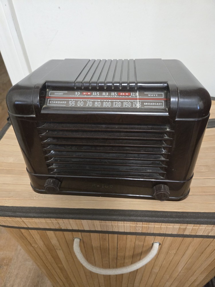 RCA Victor 14X Vintage Tabletop Tube Radio Shortwave Analog Tuning