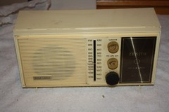 1968 Vintage ZENITH MODEL Z412 FM/AM TABLE RADIO – « THE ASTOR » USED