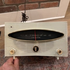 Vintage ZENITH S-40273 Long Distance AM Radio Futuristic Modern MCM Powers On