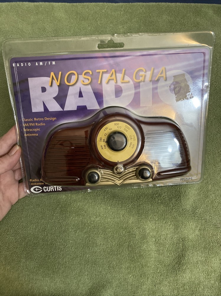 RARE Nostalgia Red Curtis Portable AM/FM Radio Model # RC134 New In Blister Pkg