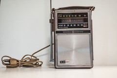 Vintage GE General Electric Transistor P-977E Portable Radio AM/FM. Good cond.