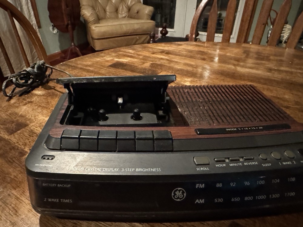 GE Vintage Model 7-4966A FM/AM Alarm Clock radio Cassette & Recorder