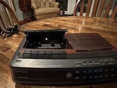 GE Vintage Model 7-4966A FM/AM Alarm Clock radio Cassette & Recorder