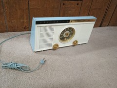 Vintage Sylvania Model 5T13 Dual Speakers Radio Works ! White And Blue Nice!