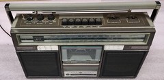 AM / FM STEREO – RADIO, CASSETTE & RECORDER GENERAL ELECTRIC – HEADPHONE JACK