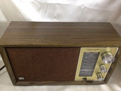 Vintage Realistic MTA-8 AM/FM Radio Model 12-689 Walnut Grain Powers On