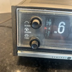 VTG General Electric Flip Clock AM / FM Alarm Radio C4320A READ