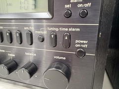 KLH 200 Compact FM/AM Alarm Clock Radio w/Speaker – Great Condition – Tested