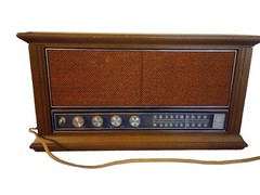 General Electric GE Dual Speaker Tube Radio AM FM AFC Solid State Tuning Wood