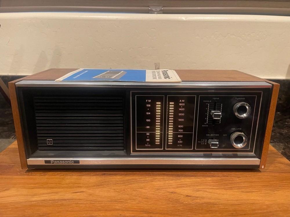 Panasonic RE-7371 FM-AM Wood Cased Radio