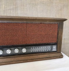 Vintage 1960s General Electric GE Radio Electric T2260A AM FM Dual Speaker