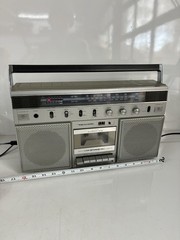 vintage Realistic Model 14-775 AM/FM radio