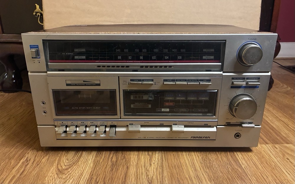Vintage Soundesign Radio Stereo And Cassette Tape Player Recorder Model 5624