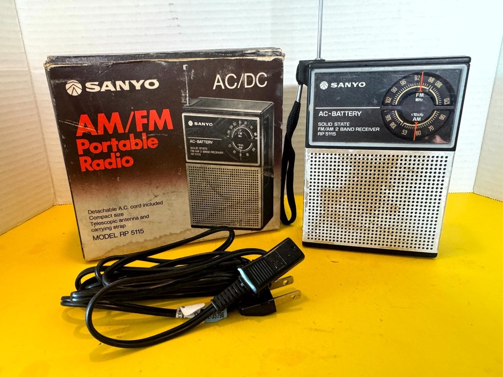 Vintage Sanyo RP-5115U Portable Radio Black AM/FM 2-Band Solid State with Cable