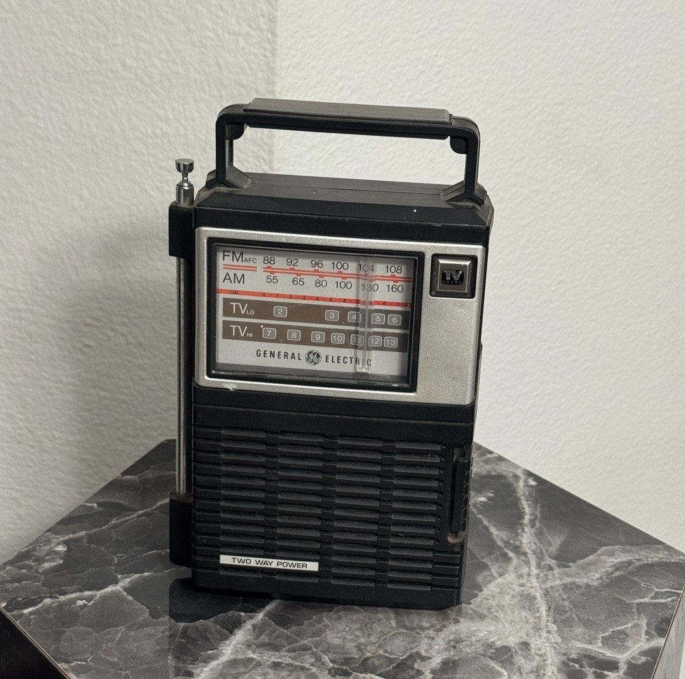 Vintage General Electric 7-2882A AM/FM TV Sound Portable Radio Handle Untested