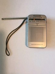 VINTAGE PANASONIC AM/FM 2-BAND RECEIVER RF-P50 W/STRAP-WORKS