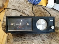 RCA Solid State vintage RZD417W Taiwan am clock radio, Wood Grain