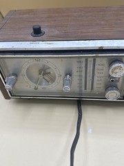 Jade Clock Radio AM/FM Wood grain Alarm Vintage Retro