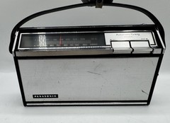 Vintage Panasonic Unique « Tilt-Top » FM/AM Portable with Automatic Tuning RF-6070