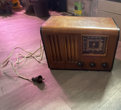 Emerson CS276 Vintage Wood Tabletop Tube Radio AM Broadcast Shortwave