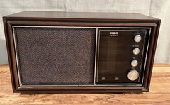 RCA Long Range TRF Solid State Radio RZC275W Walnut (Works – Read)
