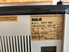 Vintage 70&rsquo;s RCA AM/FM radio model RZC221Y Tested works see video