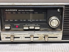 Vintage Lloyds AM/FM Table Top Radio J926 Works See Description