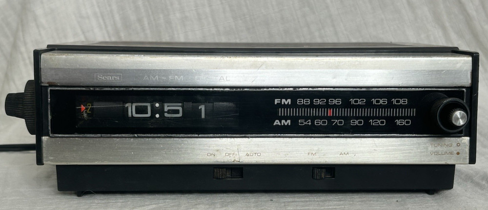 Vintage SEARS FM/AM Digital Clock Transistor Radio Wood Grain Hong Kong WORKS!