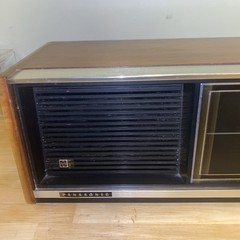 Vintage 1970&rsquo;s Panasonic RE-7371 AM FM Table Top Radio Wood Case