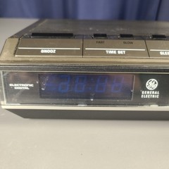 VTG 80s GE Faux Woodgrain AM/FM Digital Alarm Clock Radio 7-4642B – Teak [VIDEO]