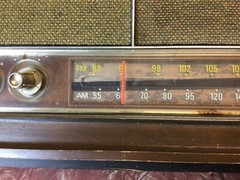 VINTAGE GENERAL ELECTRIC DUAL SPEAKER AM/FM Tube RADIO MODEL T1243B TESTED WORKS