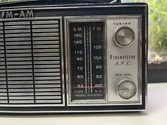 Hitachi AM-FM Radio KH-970H Vintage Radio Sold as Is I couldn&rsquo;t get it to work