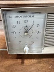 1960’s Motorola C7N/16 M tube radio Mid Century Modern Design WORKS