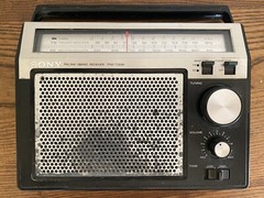 *VINTAGE* Retro Sony AM FM Portable Radio Model TFM-7720W Works (X)