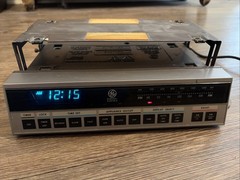 Vintage 1980s GE General Electric Under Cabinet Spacemaker AM/FM Radio 7-4220A