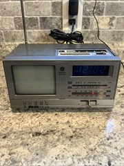 1986 General Electric 7-7225A clock radio tv Working Good Condition TV