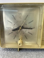 Vintage GENERAL ELECTRIC Beige AM alarm CLOCK RADIO 1960&rsquo;s Working