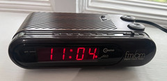 Vintage Cosmo AM-FM Electronic Clock Radio Model No. CR-2035-TESTED