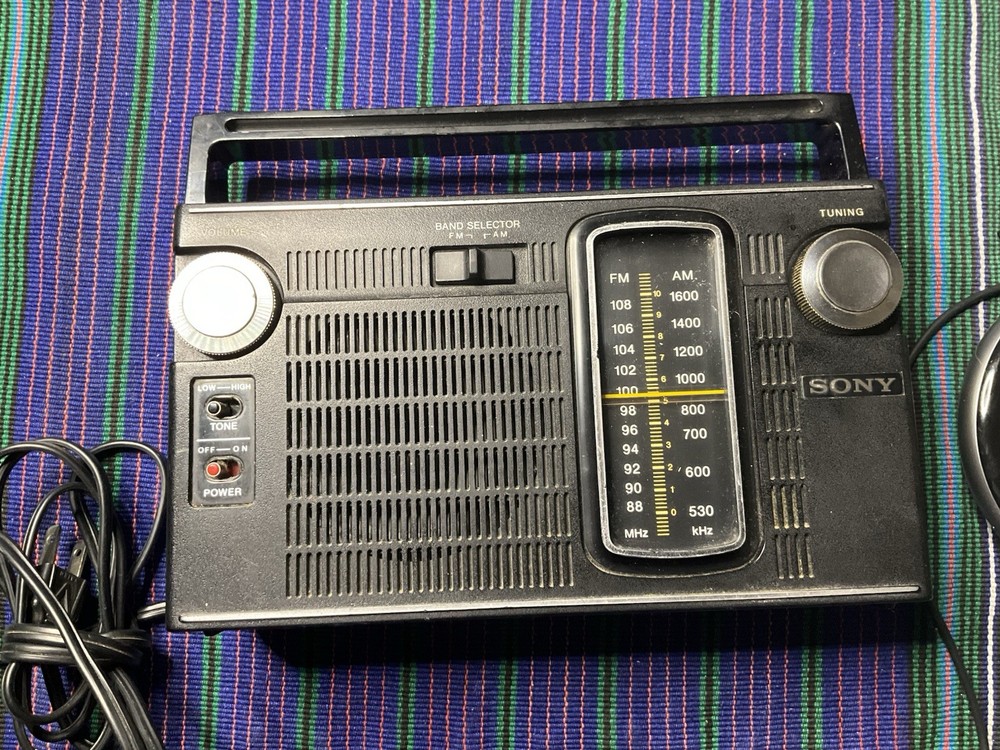 Vintage Sony AM/FM Radio TFM 7150W Black 10 Transistor WORKS