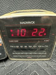 Vintage Lot of 3 80s Cube MAGNAVOX ++ Dual Alarm Clock AM/FM Radio D3110/37