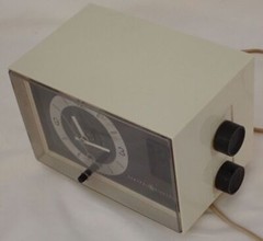 Vintage GE Hong Kong AM Alarm Clock Radio Model C1400A Beige Works