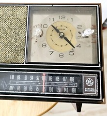 Vintage General Electric Clock Radio Dual Speaker Solid State WORKING CONDITION
