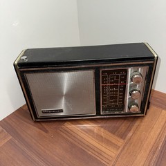 Magnavox MODEL 1R1200 10 TRANSISTOR 3 BAND PORTABLE RADIO TESTED/WORKS