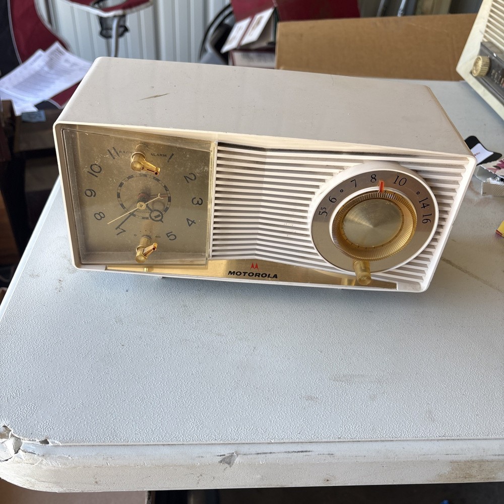 Vintage Motorola C17P MCM Bakelite for Parts or Repair Radio Clock No Cord