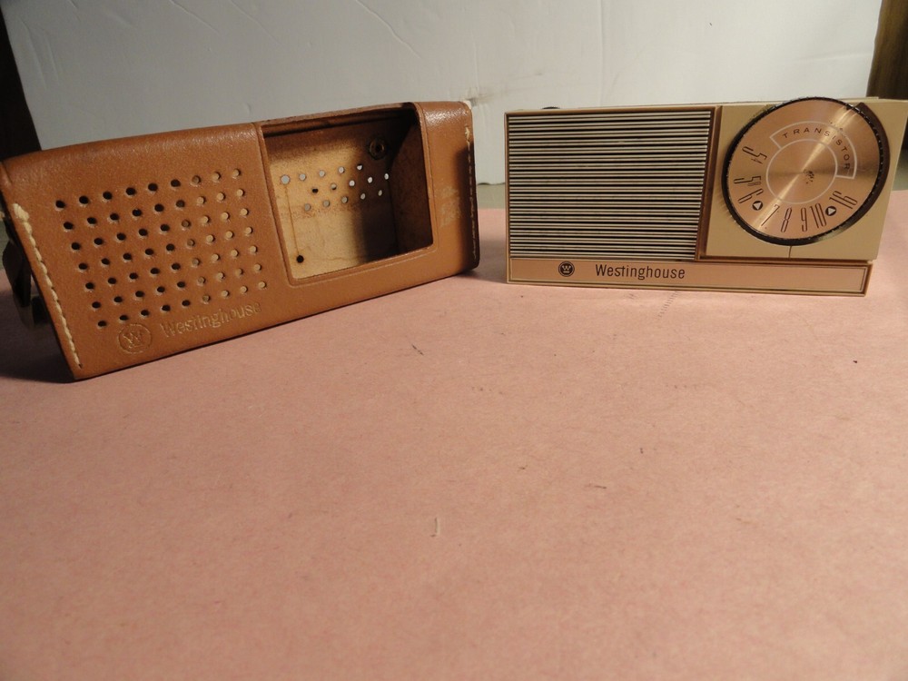 VINTAGE WESTINGHOUSE AM TRANSISTOR RADIO MODEL H841P6 BEIGE / GOLD WITH CASE