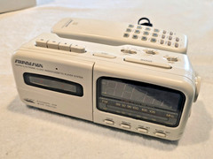 VINTAGE – SOUNDESIGN AM-FM / CLOCK RADIO / TELEPHONE / CASSETTE PLAYER – 7569IVY