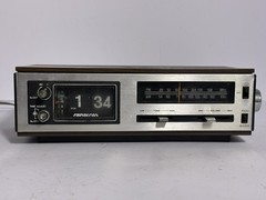 Vintage Soundesign 3461 Flip Clock AM/FM Alarm Radio Woodgrain 1970s