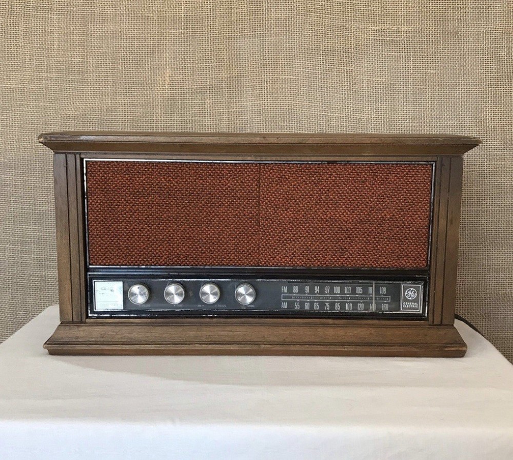 Vintage 1960s General Electric GE Radio Electric T2260A AM FM Dual Speaker
