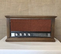 Vintage 1960s General Electric GE Radio Electric T2260A AM FM Dual Speaker