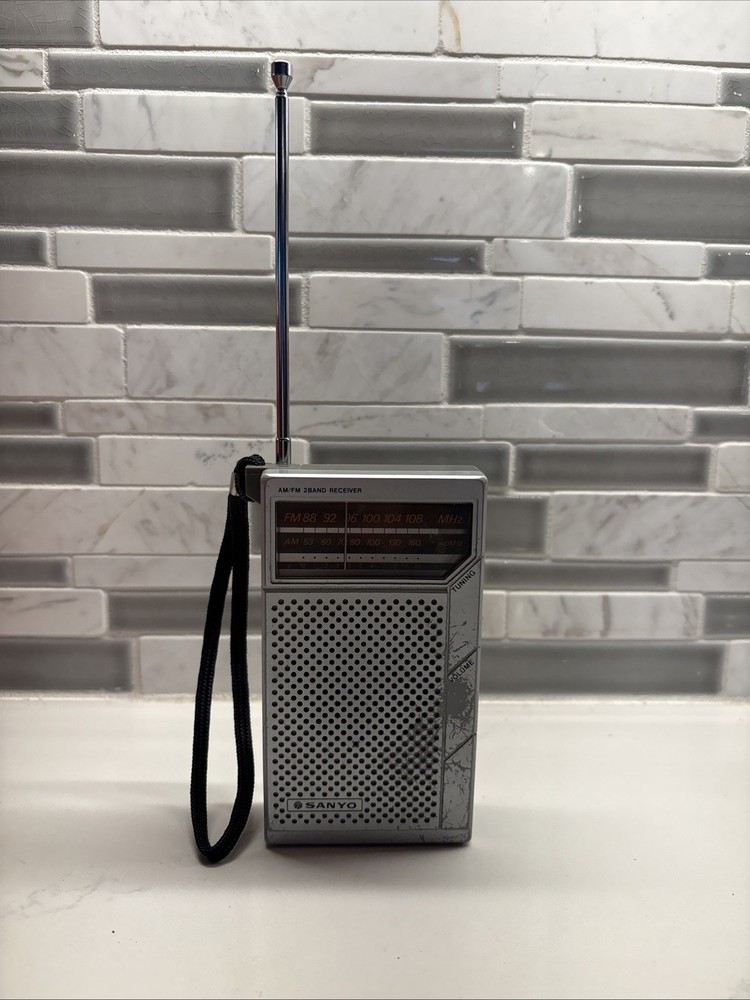 Vintage Sanyo RP5065 AM/FM2-Band Transistor Pocket Radio Silver -TESTED.Strap.